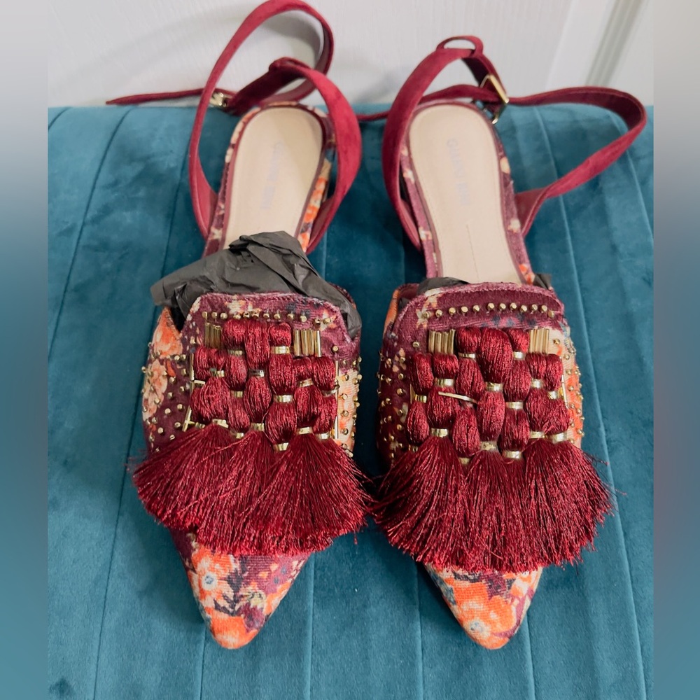 Gianni Bini Women's Floral Woven Flats with Tassles 9.5
